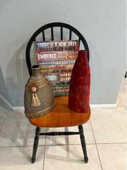 Vases with picture.