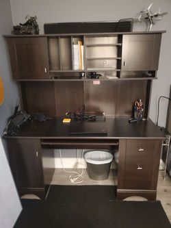 Desk with hutch for free