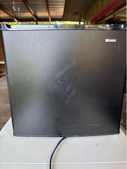 Personal refrigerator