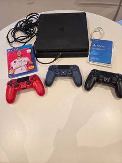 Like New PS4 1 TB with three controllers and Fifa20