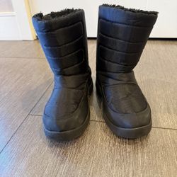 Snow Boots - Youth Size 6 Brand New
