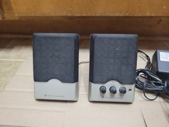 Computer Speakers Lansing Series 100 powered computer speakers, likely the 120i model.
System Type: 2.0 channel desktop speaker system.
Controls: Fr