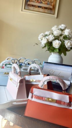 Structured Handbags with Gold Hardware – Set