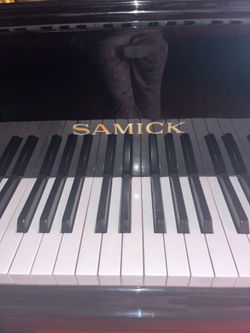 Baby Grand Samick Black Piano