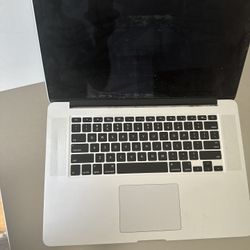 MacBook Pro. Cracked Screen 