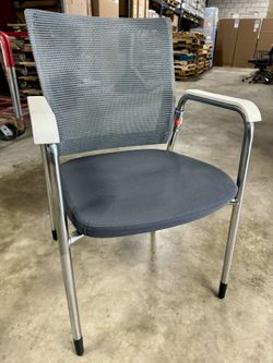 iDesk “Oroblanco” Mesh Back Guest Chairs 