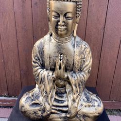 Large painted the Buddha statue