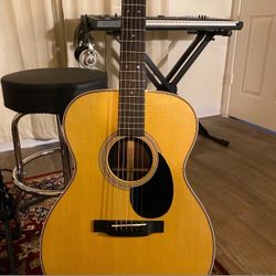 Acoustic Guitar Martin OM28e