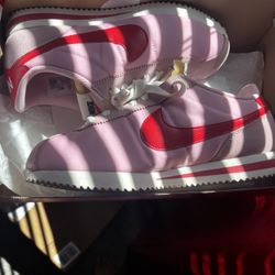 nikes 