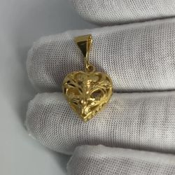 21 Karat Gold Pendant 