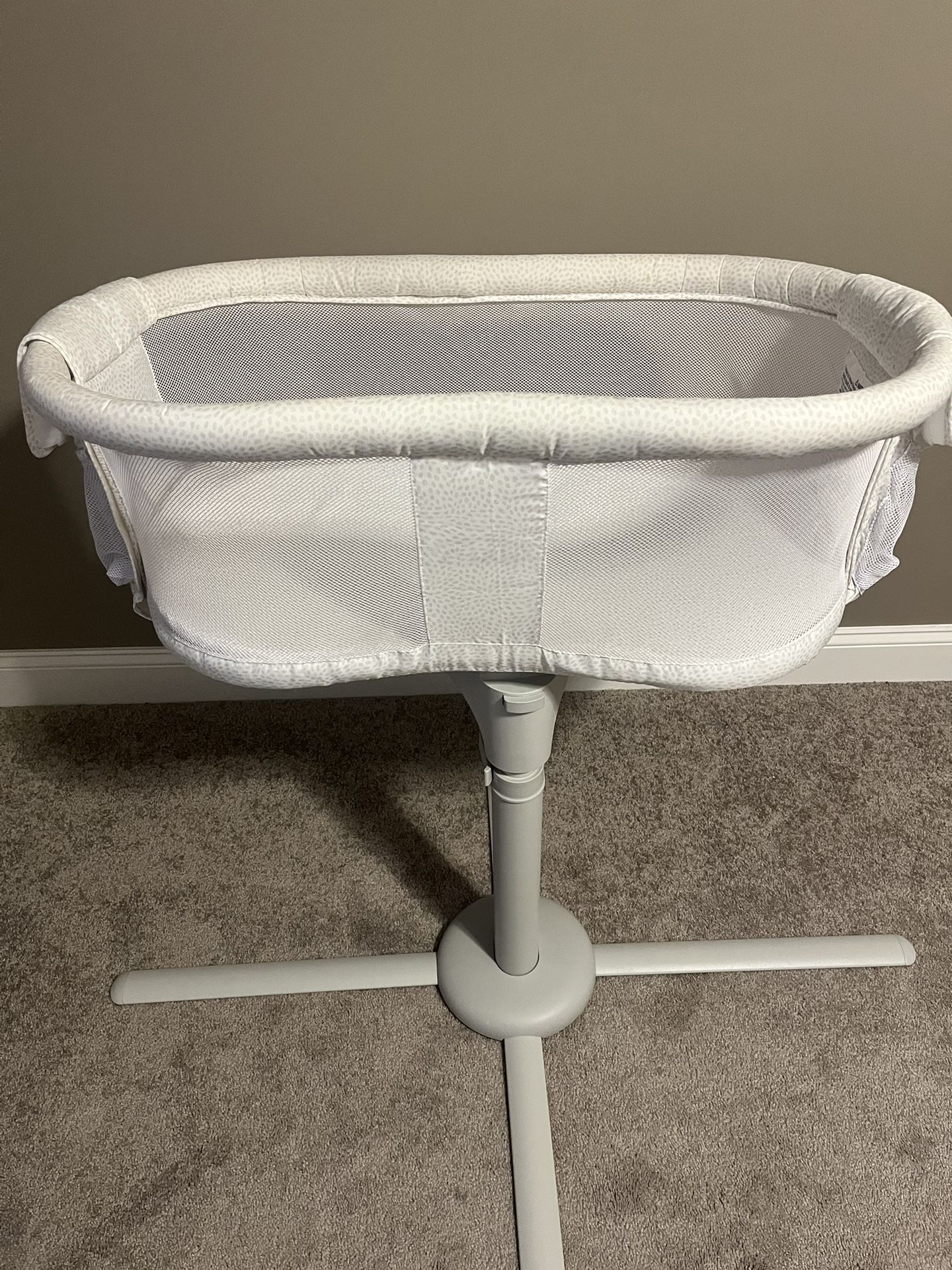Bassinest Soothing Swivel Sleeper