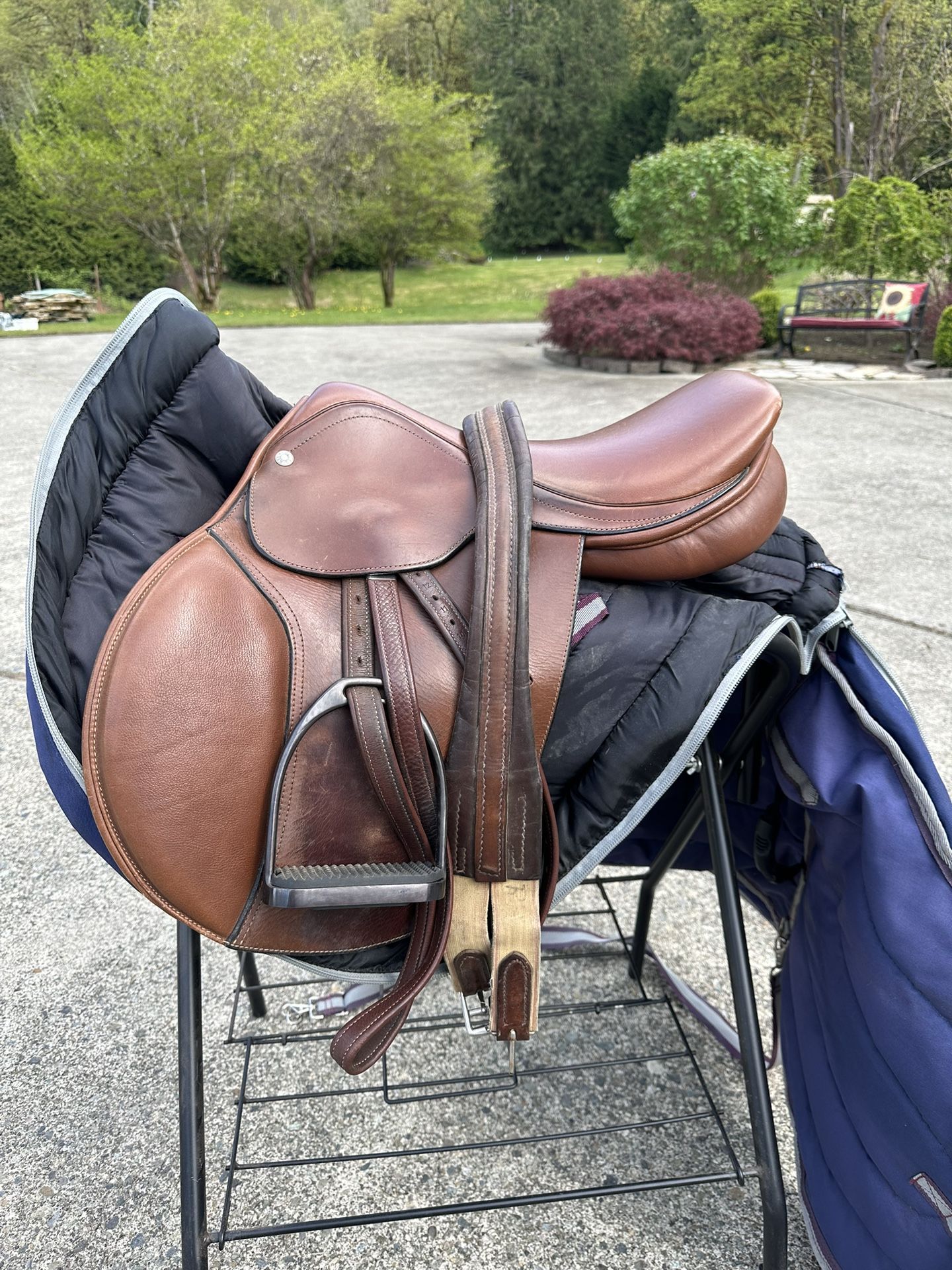 English Show Saddle With Girth, Irons And Bag