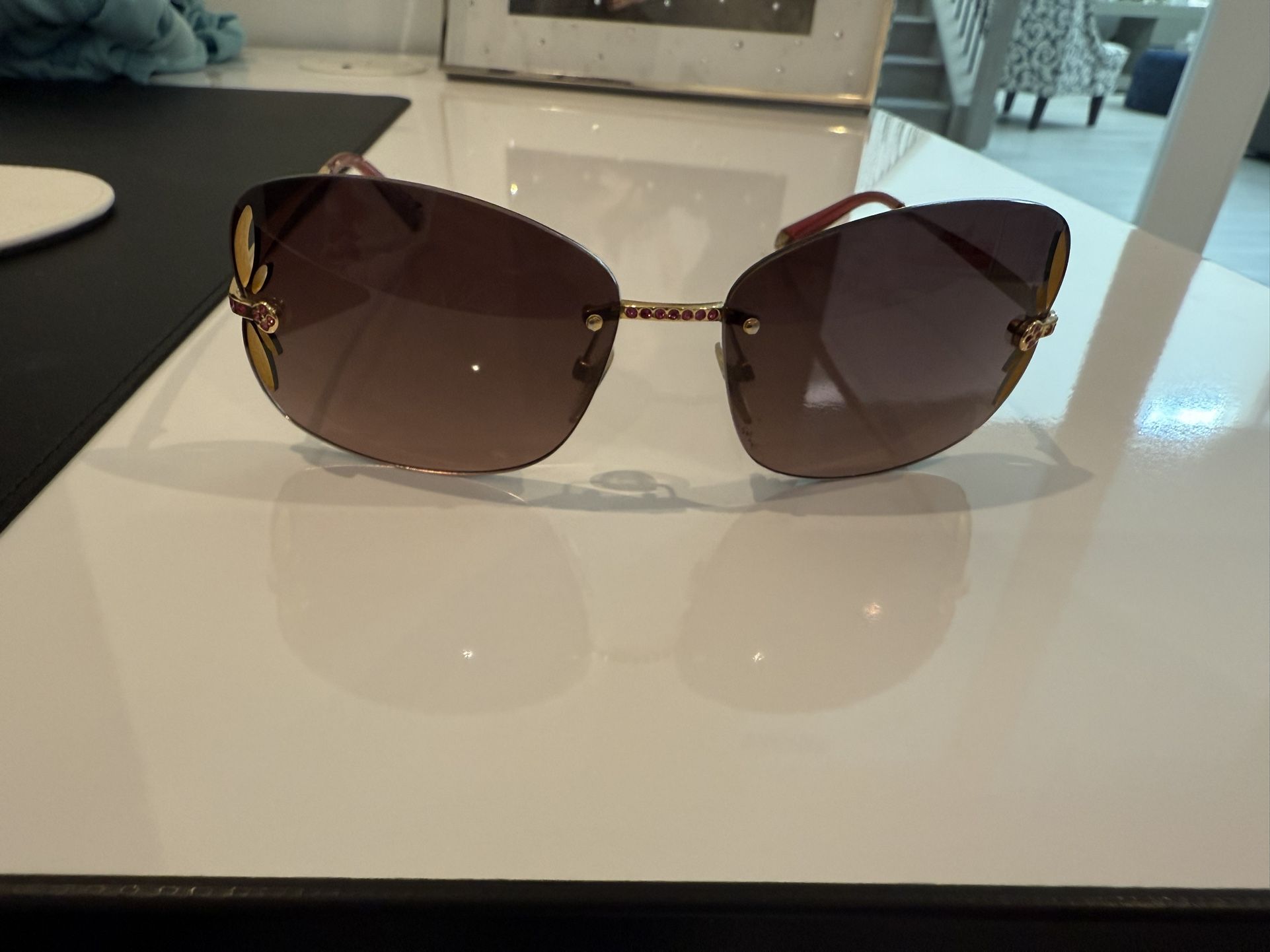 Louis Vuitton lily strass pink sunglasses good condition
