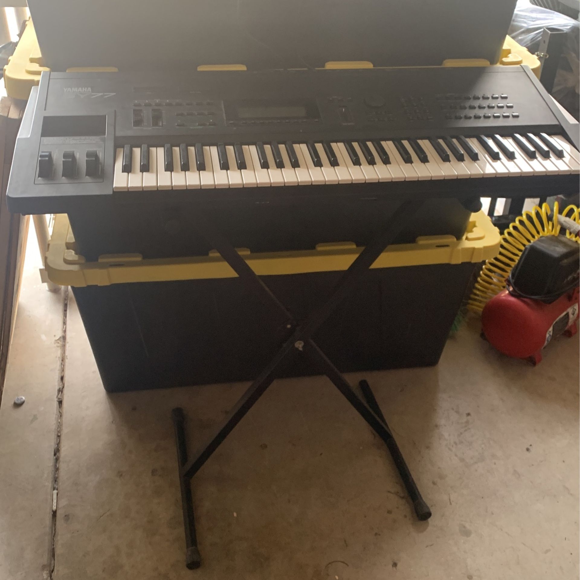 Yamaha s77 Music Synthesizer