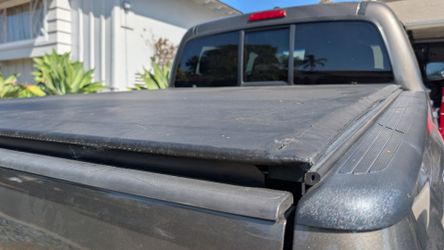 Tonno pro LoRoll 5ft tonneau cover 2005-2015 Tacoma