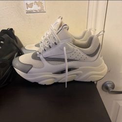 2 Dior B22 Size 9/9.5