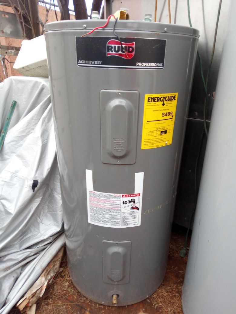 WATER HEATER ELECTRIC ⚡ 220 VOLT 40" GALLON MODEL RUUD 2O23 EXCELLENT CONDITION JUST LIKE BRAND NEW 