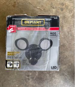 Defiant Motion-Activated LED Flood Light Black