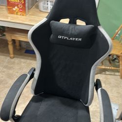 Game player chair, Rick lines and laws and has a footstool