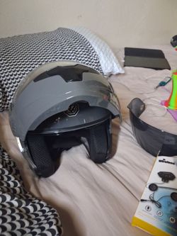 Motorcycle helmet