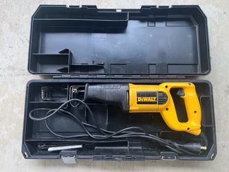 DeWalt Sawzall   With Hard Case