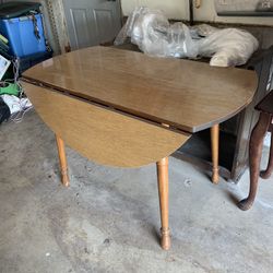 Round Table that Folds