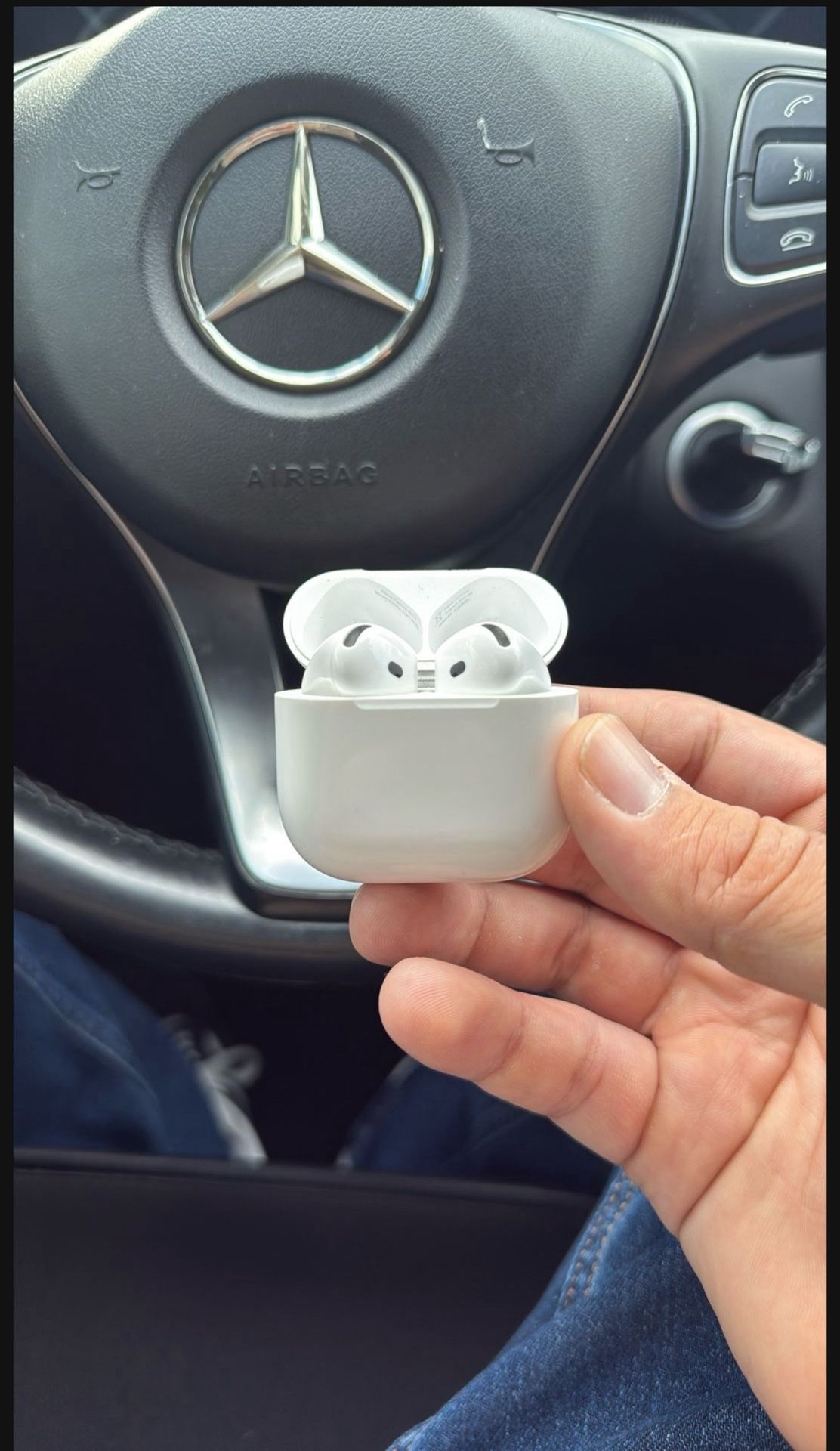 AirPods 4