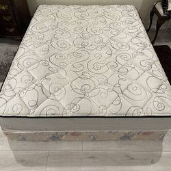 Queen size mattress and boxsprings