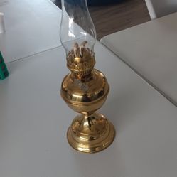 PRICE REDUCTION: Brass Oil Lamp EXCELLENT CONDITION ANTIQUE  50.00 Or  BEST OFFER 