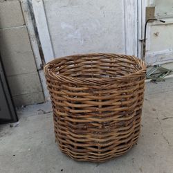 Wicker plant basket 