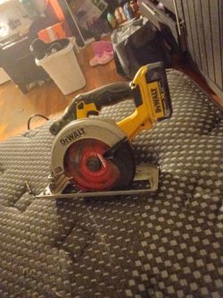 DeWalt Dcs393   20v 6 "1/2 Inch Cordless Circular Saw With Battery