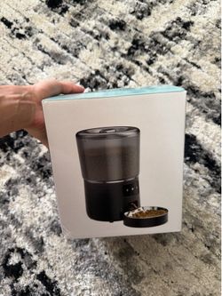 Smart pet feeder