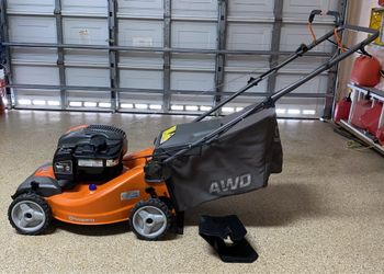 LAWN MOWER - HUSQVARNA LAWN MOWER — 163CC BRIGGS & STRATTON 675EXI ENGINE, 21IN. DECK, MODEL# LC221A - SELLING AS PUSH MOWER
