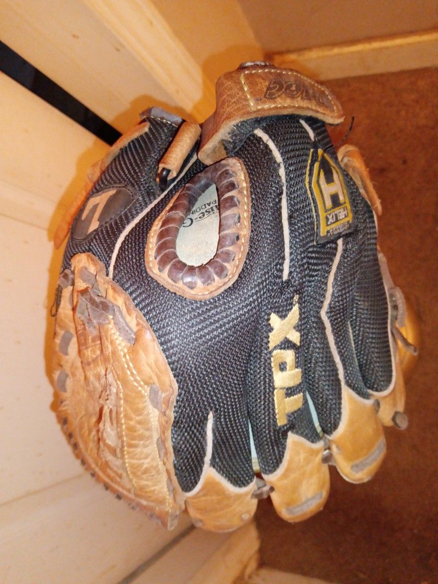 HELIX {brown & black webbed right handed youth baseball glove}