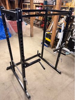 Power Rack with Adjustable Dip Bars
