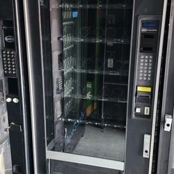 SNACK VENDING MACHINE 