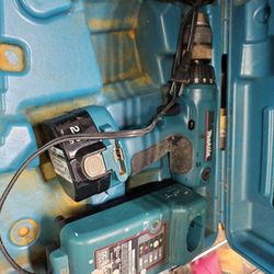 Makita 6337D Cordless Drill 14.4V 13mm , 1 battery , Charger  and case