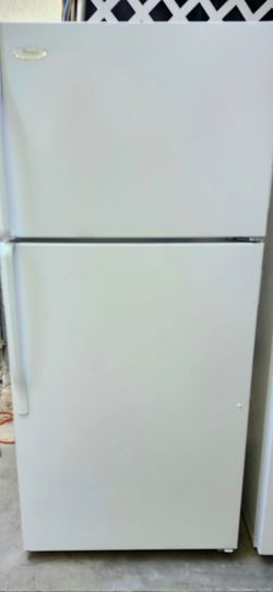 WHIRLPOOL WHITE REFRIGERATOR