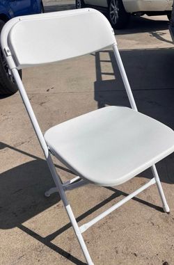 White standard folding chairs