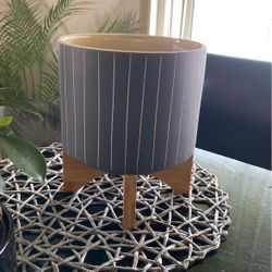Black Planters With Stand