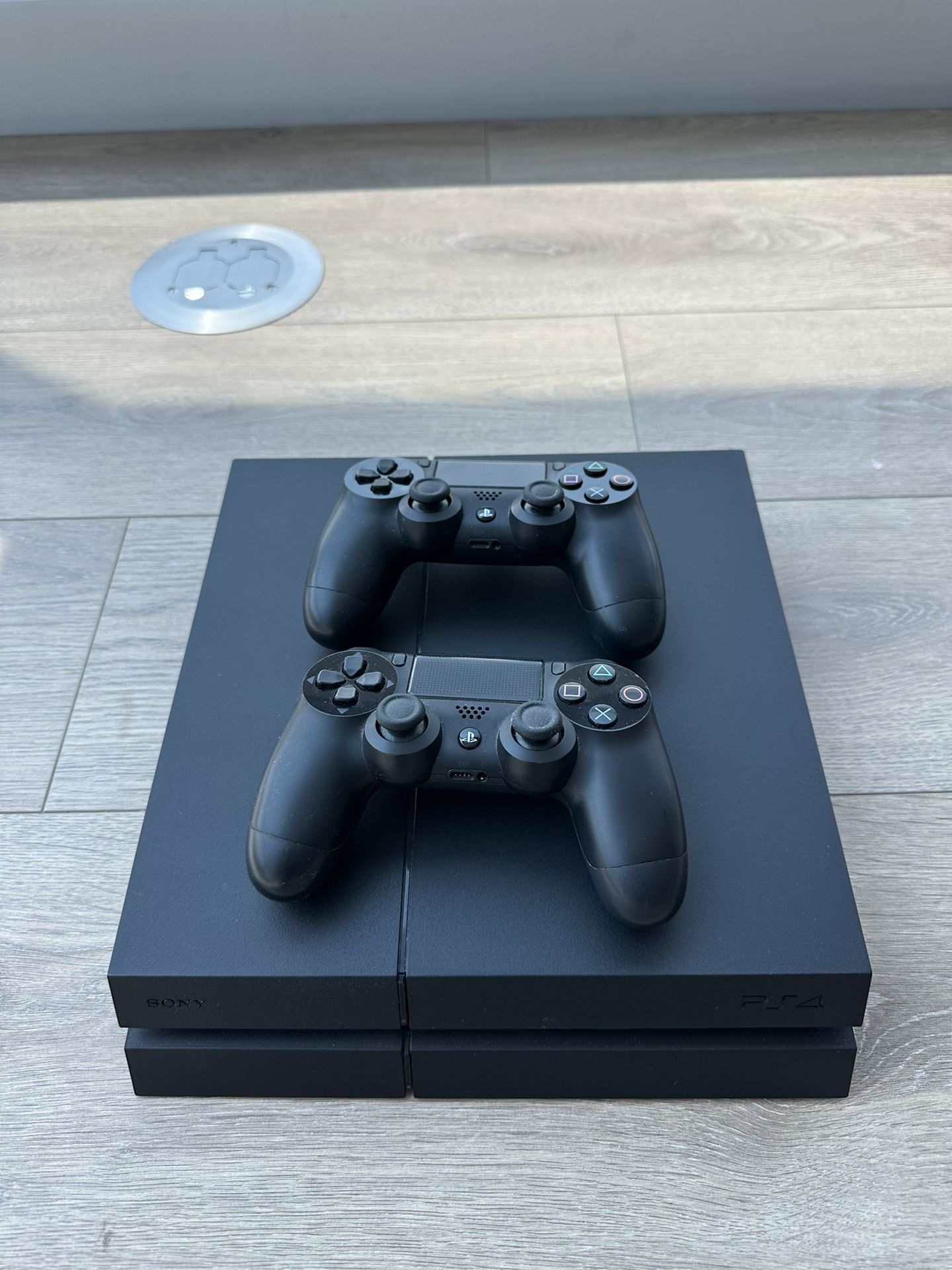 Original PS4 - 2 Controllers & 10 Games (Excellent Condition)