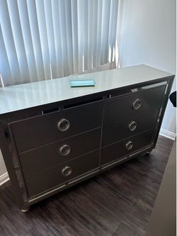 5 piece dresser and queen bed set bundle