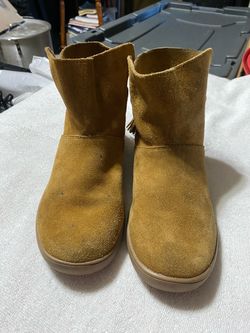 7Y Koolaburra by UGG Tan Suede Ankle Boots with Fringe Detail