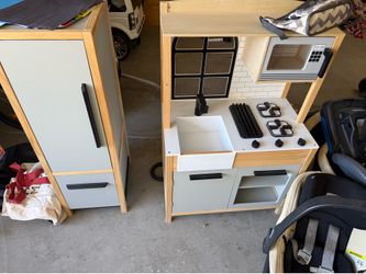 Like new Magnolia Play kitchen