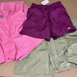 Nike Club Flow Woven Shorts 6” - M/L