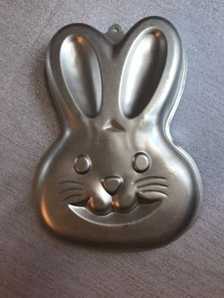Wilton 1992 bunny head cake pan