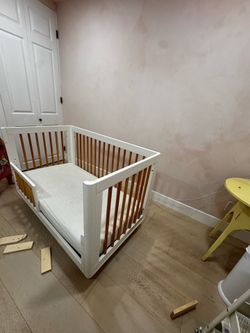 Crib and conversion to toddler bed