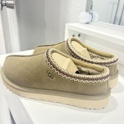 UGGS Brand New Never Worn Size 7