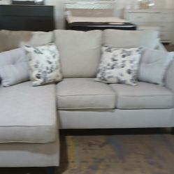 NEW SLEEPER SECTIONAL ,q A q Q