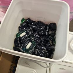 Hola tengo Javon Para lavar Ropa y Para lavar trastes y tambien cloro  Para lavar ropa  y suavitel  y tide pods y 


desengrasante  en cubeta de 5gall